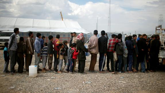 Ciudadanos de Mosul en un campo de desplazados cercano a la ciudad.