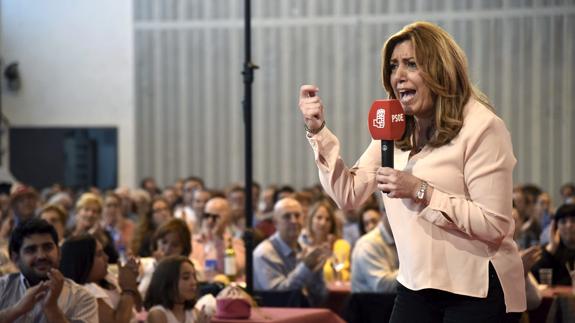 Susana Díaz interviene en un acto.