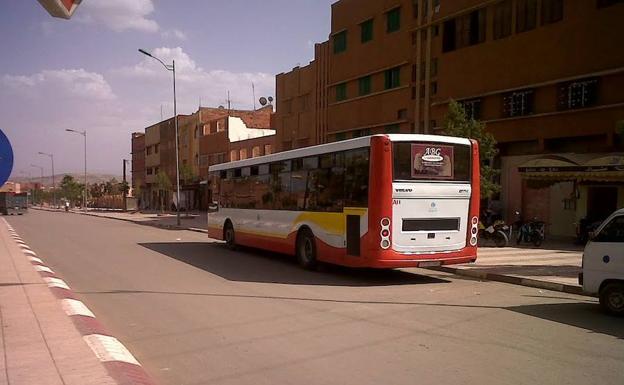 Un autobús en Jenifra.