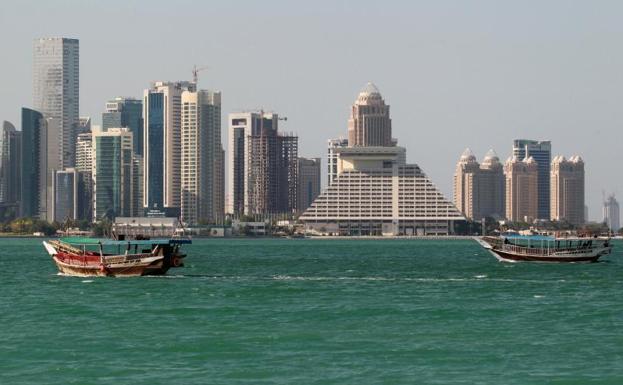Barcos en la costa de Doha, Qatar.