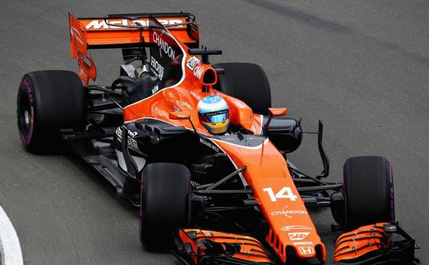 Fernando Alonso en su McLaren. 