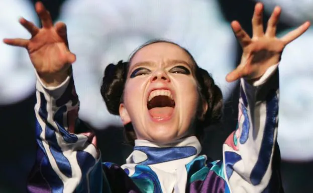 Björk, durante un concierto. 