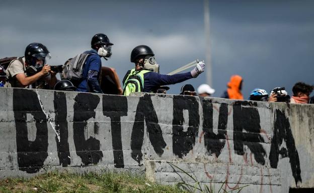 Activistas, durante la protesta.