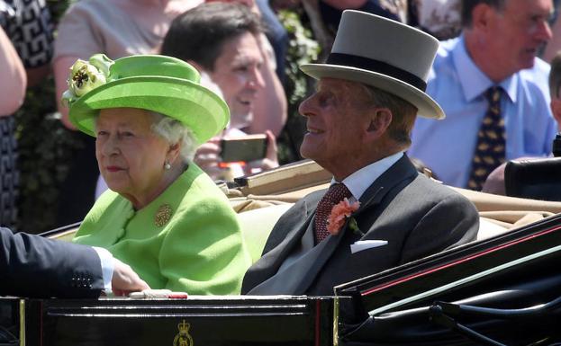 Felipe de Edimburgo, junto a su esposa. 