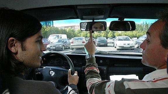 Las autoescuelas cántabras pierden un 50% de alumnos en cinco años