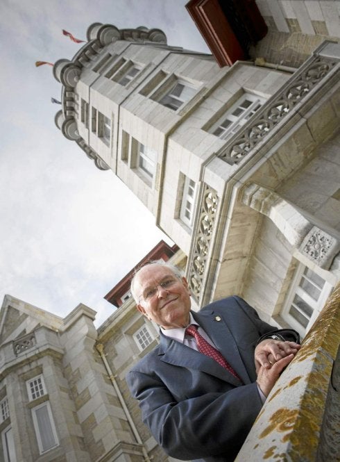 «La UIMP es la universidad total, nada de lo que interesa a la sociedad le debe ser ajeno»