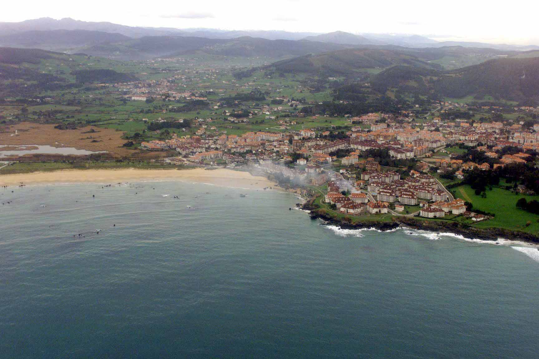 Una panorámica de Noja y la playa de Trengandín.