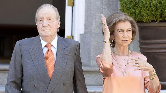 Los medios recogen el distanciamiento de los Reyes.