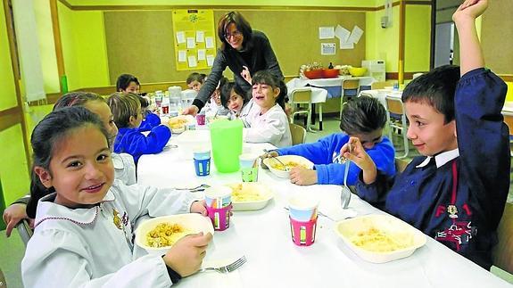 Educo ha repartido 438.000 comidas en 168 colegios desde el 15 de septiembre del pasado año.