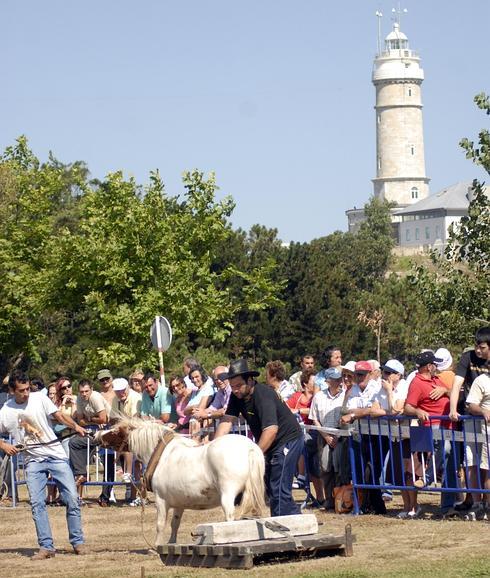 Cueto celebrará el lunes la popular Romería del Faro