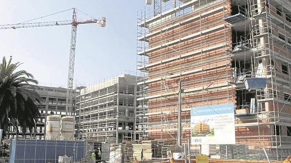 Estado actual de las obras de las viviendas sociales de La Cavaduca, en La Albericia.