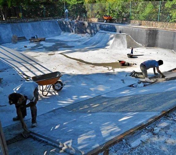 Los Corrales estrena pista de skate y parque de ocio