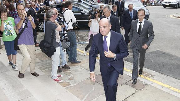 De Guindos, a su llegada al funeral por Emilio Botín.