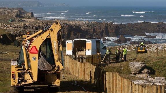 Obras de construcción de la Senda del Litoral.