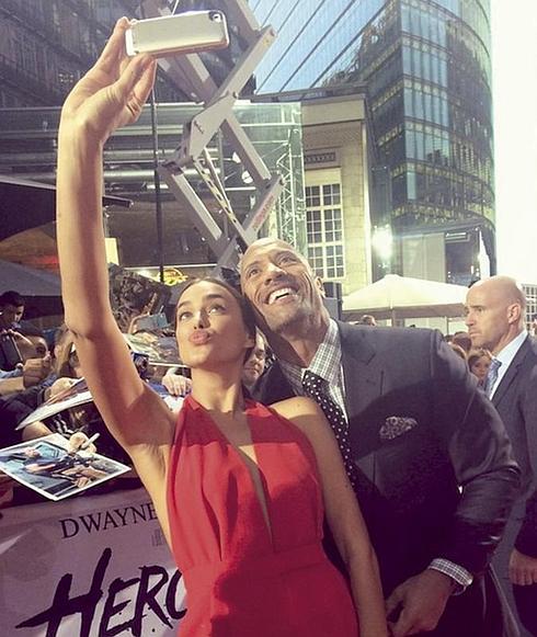Irina Shayk y Dwayne Johnson mostraron su buen 'feeling' en la promoción de la película 'Hércules'. :