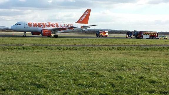 El avión de EasyJet, en el aeropuerto de Manchester.