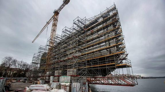 El Centro Botín afronta el último paso antes de instalar su 'piel de cerámica'