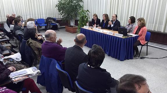 Diego se reunió en Torrelavega con el Cermi.