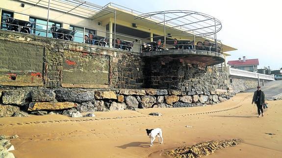 Santander mete prisa con la arena de las playas