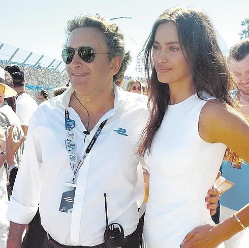 Alejandro Agag, muy sonriente junto a Irina Shayk.