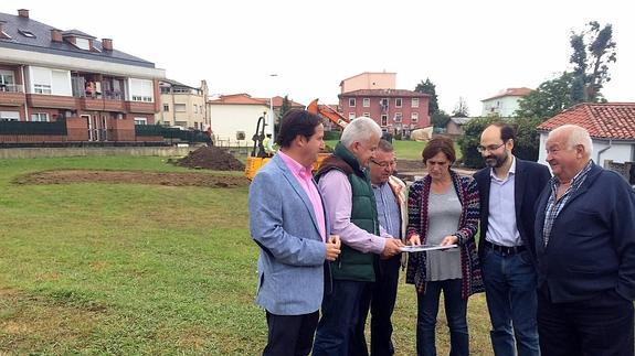 La alcaldesa en funciones y el edil de Parques en funciones han visitado los trabajos.