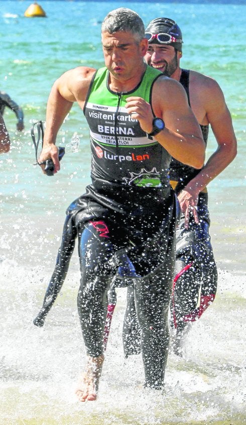 La natación se desarrolló en la playa de La Salvé. 