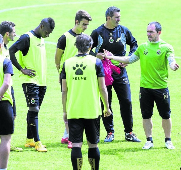 «Manejamos una amplia lista de jugadores», dice Víctor Diego