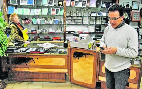 El comercio de Los Corrales se blinda contra los ladrones