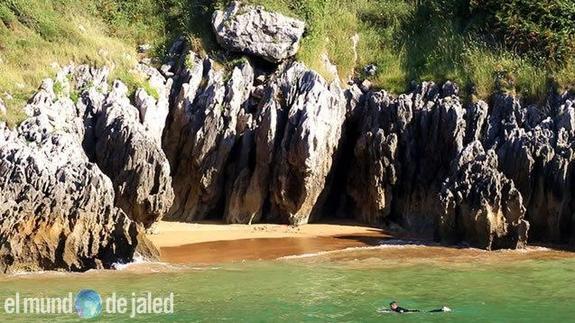 Vista de la playa de Arenillas, en Islares (Castro Urdiales).