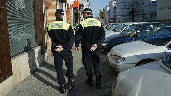 Los policías locales exigen la jubilación a los 60 años
