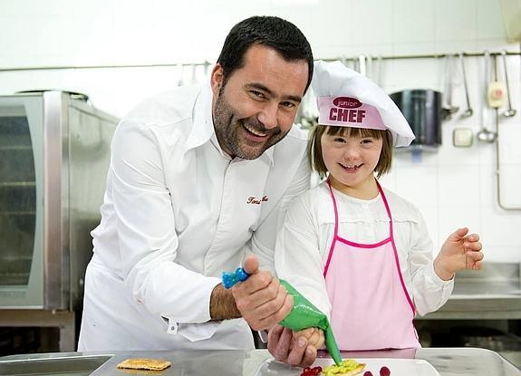 Toni González de El Nuevo Molino con Hannah Álvarez.