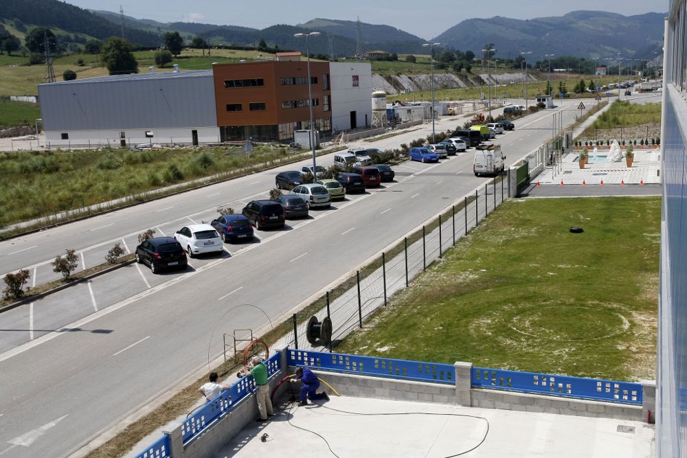 Polígono de Tanos. La comarca del Besaya cuenta con un apartado específico.