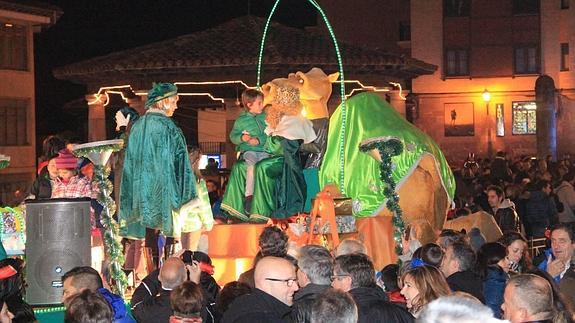 Los niños lebaniegos disfrutaron de la noche de Reyes