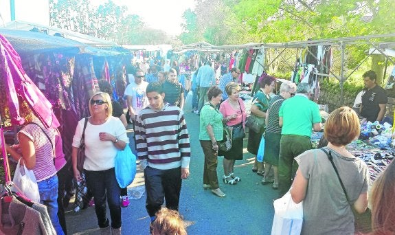 Este domingo no podrán montar sus puestos de venta los ambulantes que no hayan pagado las tasas. 
