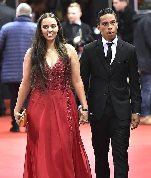 Wendell Lira caminó por la alfombra roja de Zúrich junto a su mujer. 