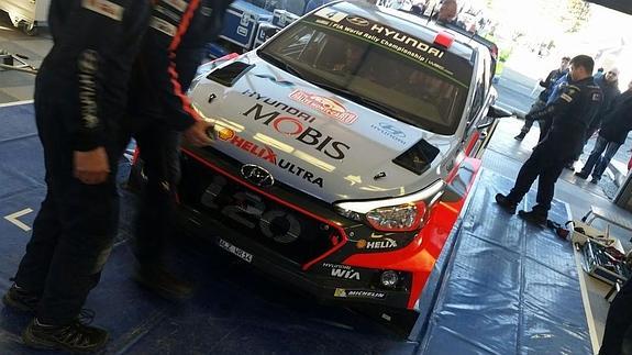 Sordo sale de la asistencia de su equipo camino del shakedown