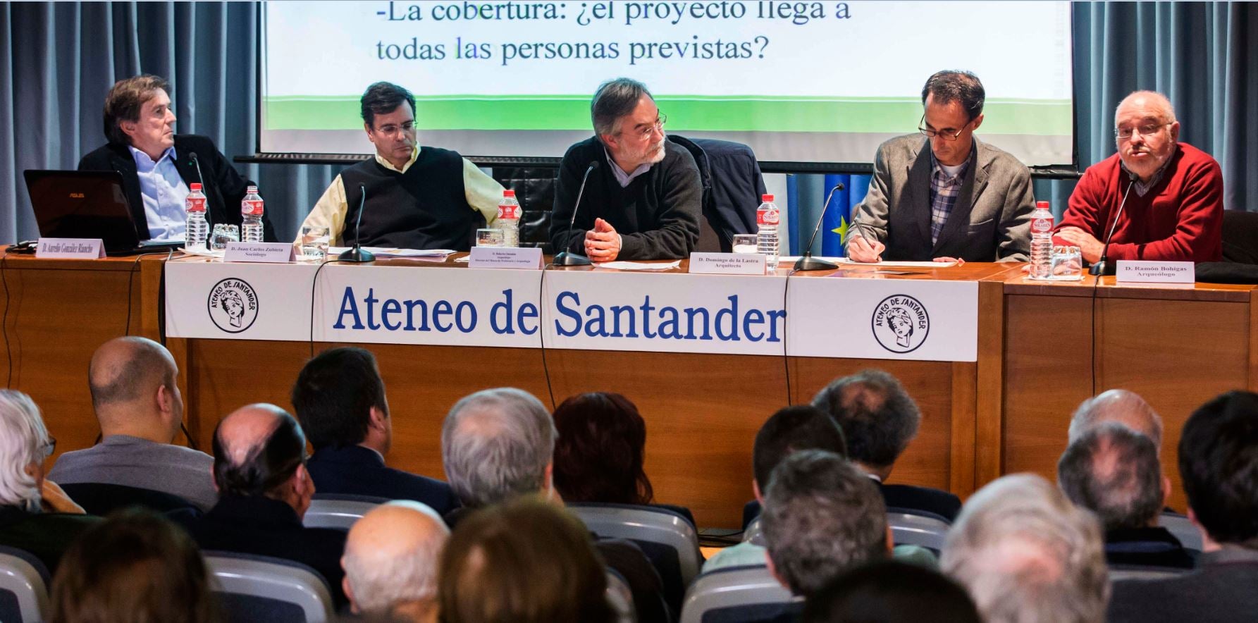 Aurelio G. Riancho, Juan Carlos Zubieta, Roberto Ontañón, Domingo de la Lastra y Ramón Bohigas debatieron sobre el futuro del Mupac. 