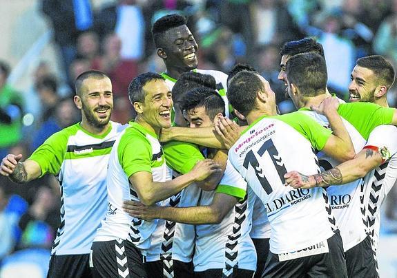 Las caras de los jugadores del Racing han cambiado completamente en el último tramo del campeonato.