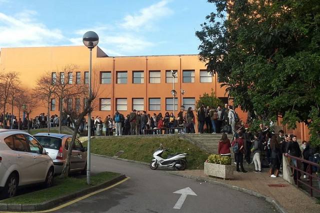 Inmediaciones de la biblioteca del Interfacultativo, en el campus de Las Llamas.