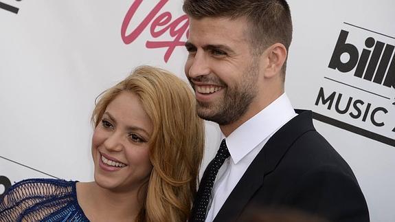 Shakira consuela a Piqué