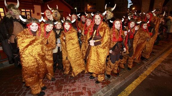 Uno de los grupos participantes en el desfile de hace tres años.