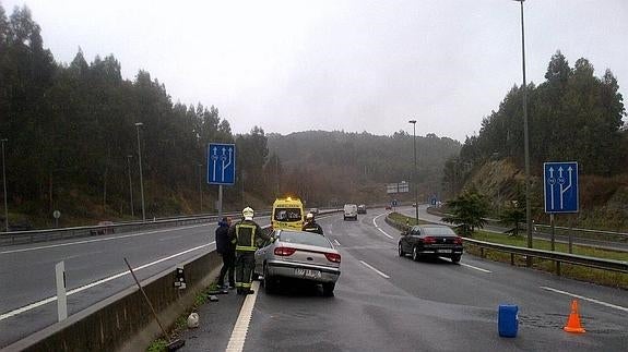 La Guardia Civil desvió la circulación por la salida 147 de la A-8. 