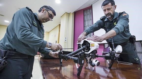 El Seprona de Cantabria, el primero de España en incorporar un dron para luchar contra los incendios y el furtivismo