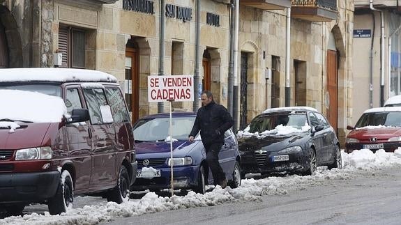 La venta de cadenas, un negocio en localidades como Reinosa.