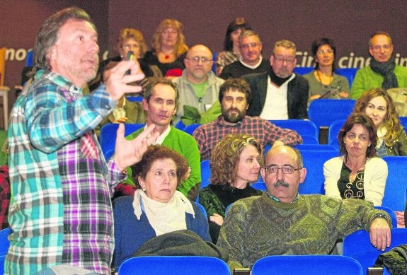 Miembros de la asociación durante una de sus últimas reuniones en el Casyc. 