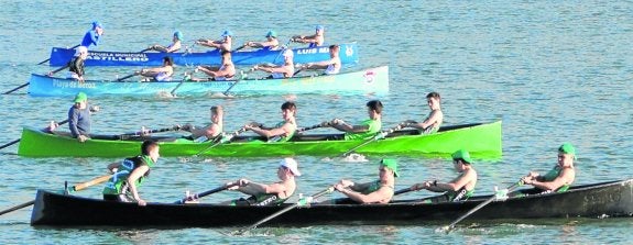 Salida de la tanda de juveniles con A. N. Castro, Camargo, Pedreña y Astillero, de abajo a arriba.