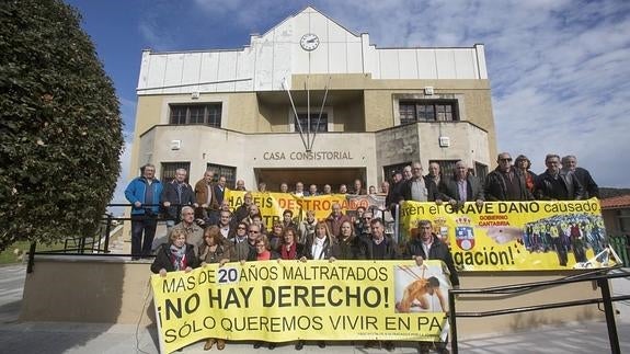 Los afectados recorrieron cuatro municipios en los que hay sentencias de derribo.