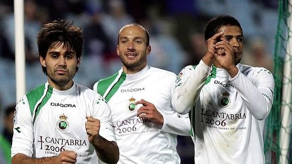 David Aganzo, Sergio Matabuena y Felipe Melo, con la publicidad del Año Jubilar Lebaniego.