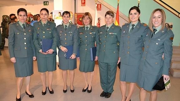 Algunas de las mujeres del Cuerpo que asistieron al homenaje.