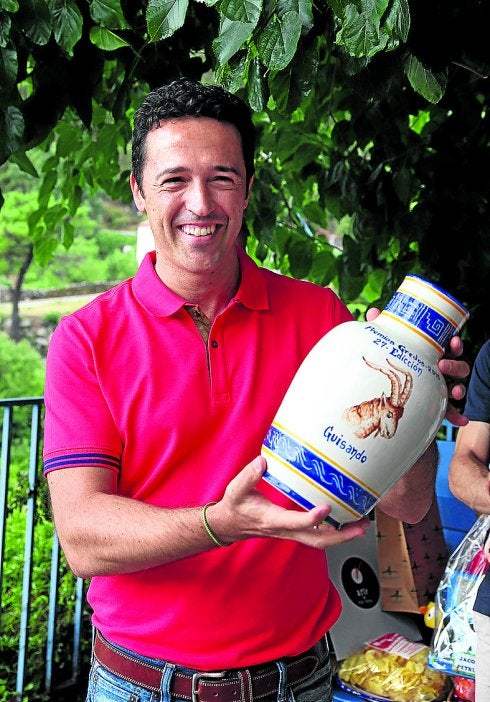 Jacob Petrus, en Guisando (Ávila), con el premio Gredos 2015. 